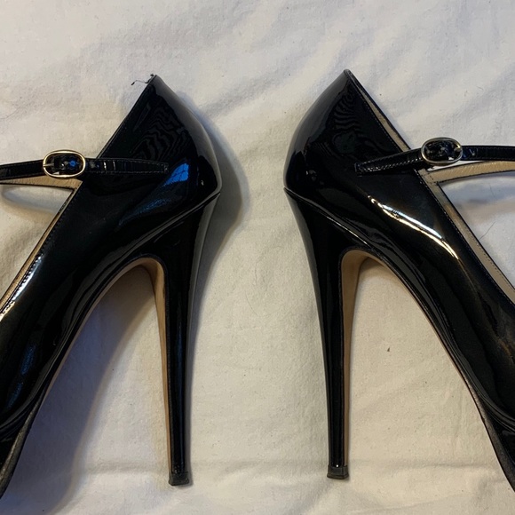 YVES SAINT LAURENT patent leather pumps. 👠🙌🏼🥰 - Picture 3 of 6